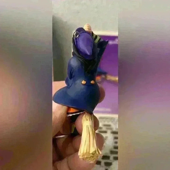 Hallmark Keepsake 2003 “ Mesmerelda”  Halloween Witch ornament - Picture 6 of 8